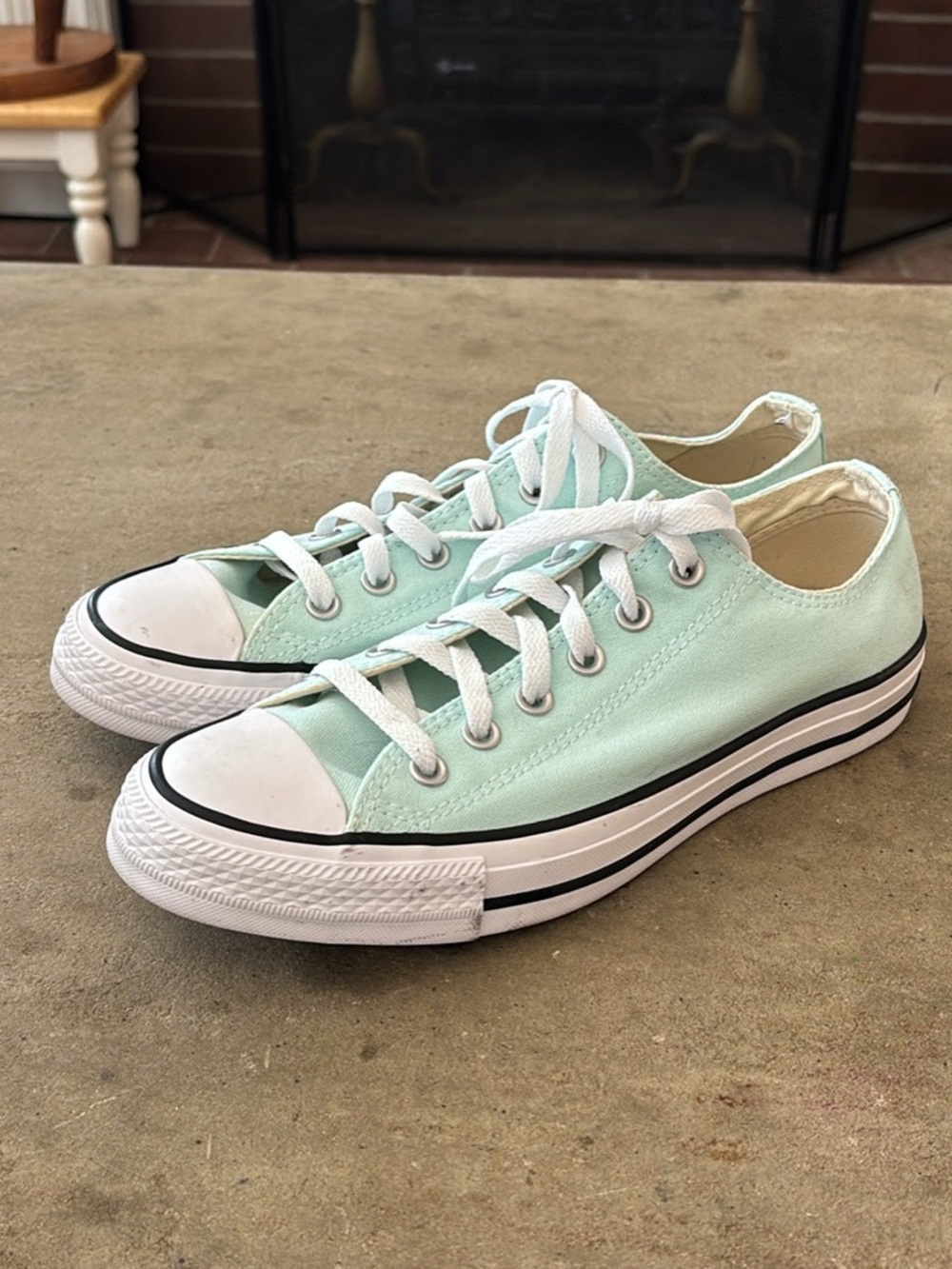 Mint Green Converse Chuck Taylor All Star Low Tops Men’s 7.5/Women’s 9.5 A-7